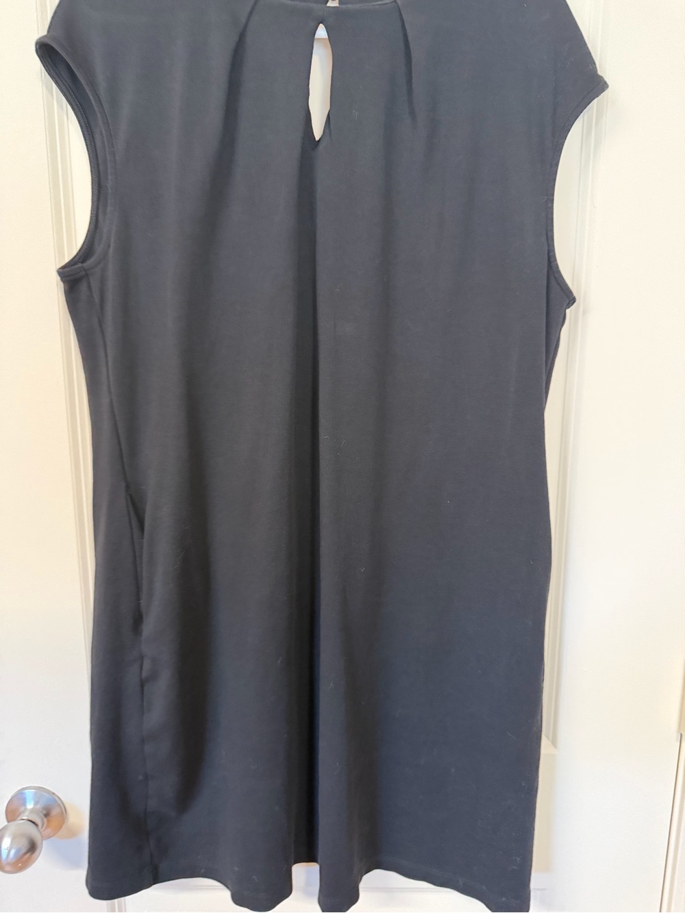 New York & Company Black Sleeveless Keyhole Shift Dress